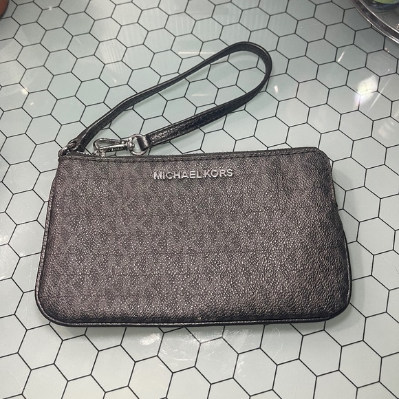 Michael Kors Wristlet - Picture 1 of 4